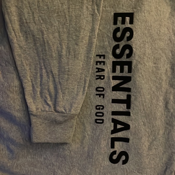 Men’s “Essentials Fear of God” long sleeve shirt. 100% cotton, thick crewneck - Picture 2 of 2